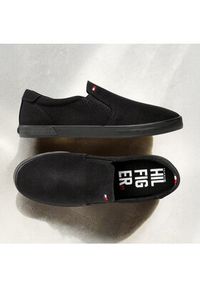 TOMMY HILFIGER - Tommy Hilfiger Tenisówki Iconic Slip On FM0FM00597 Czarny. Zapięcie: bez zapięcia. Kolor: czarny. Materiał: materiał #4