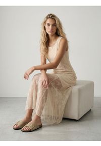 Sinsay - Sukienka midi z koronkowym dołem - kremowy. Kolor: kremowy. Materiał: koronka. Długość: midi #1