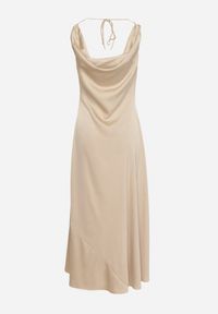 Born2be - Beżowa Sukienka Vices z Ozdobnym Tyłem i Wiązaniem Zimea. Okazja: na randkę, na imprezę, na wesele, na ślub cywilny. Kolor: beżowy. Styl: klasyczny #5