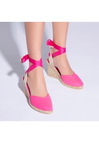 Wittchen - Damskie espadryle z wycięciem różowe. Kolor: różowy. Materiał: materiał, syntetyk. Wzór: aplikacja. Sezon: lato. Obcas: na koturnie. Styl: klasyczny, boho, wakacyjny #3