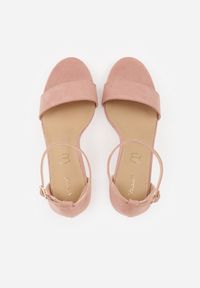 Renee - Jasnoróżowe Sandały Vices na Słupku z Wkładką ze Skóry Naturalnej Avelhira. Okazja: na studniówkę, na ślub cywilny, na wesele. Zapięcie: sprzączka. Kolor: różowy. Materiał: skóra. Obcas: na słupku #2