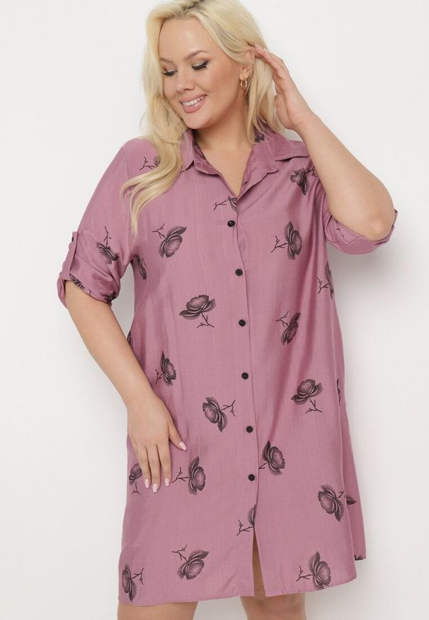 Born2be - Ciemnoróżowa Koszulowa Sukienka z Guzikami i Regulowanymi Rękawami Xatella. Kolekcja: plus size. Kolor: różowy. Wzór: kwiaty. Typ sukienki: koszulowe