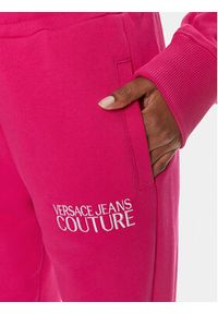 Versace Jeans Couture Spodnie dresowe 76HAAT01 Różowy Regular Fit. Kolor: różowy. Materiał: bawełna #3