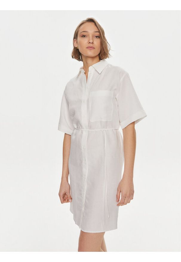 Calvin Klein Sukienka koszulowa K20K206697 Biały Relaxed Fit. Kolor: biały. Materiał: lyocell. Typ sukienki: koszulowe
