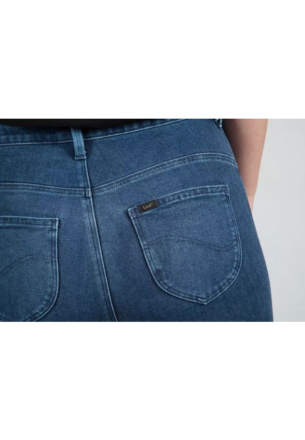 Lee - LEE SCARLETT DAMSKIE SPODNIE JEANSOWE JEANSY BLUE LUX L30LETLS 112106492