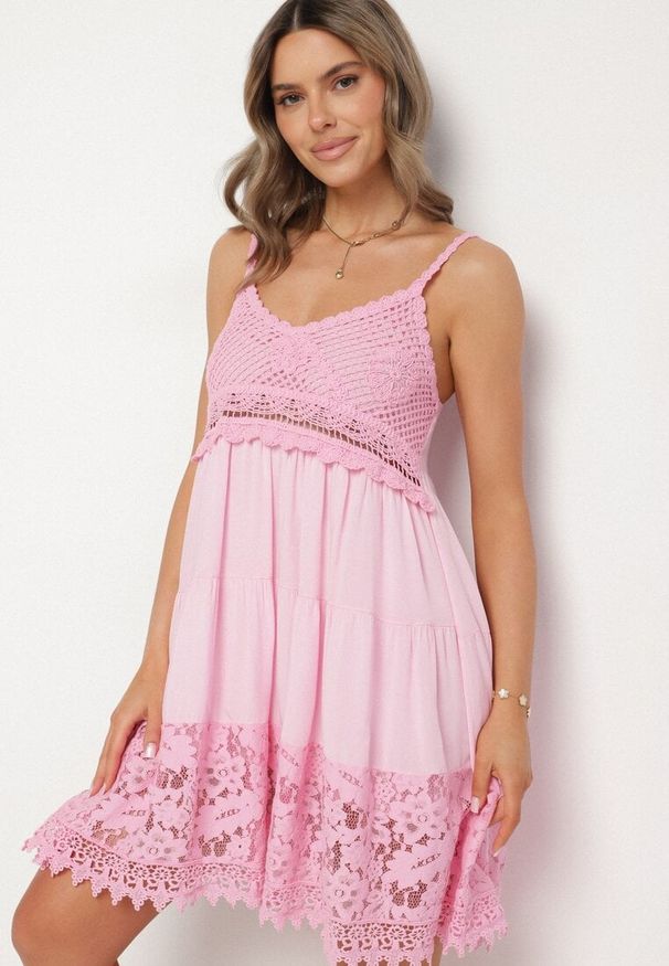 Born2be - Różowa Rozkloszowana Sukienka w Haftowany Wzór Mavironne. Okazja: na imprezę. Kolor: różowy. Wzór: haft. Styl: elegancki