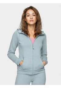 4f - Bluza dresowa rozpinana z kapturem damska. Okazja: na co dzień. Typ kołnierza: kaptur. Kolor: niebieski. Materiał: dresówka, bawełna, dzianina. Styl: sportowy, wizytowy, casual. Sport: fitness #1