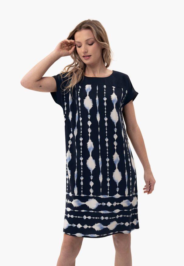 Volcano - Luźna sukienka z printem G-POMELO. Materiał: wiskoza, skóra. Długość rękawa: krótki rękaw. Wzór: nadruk. Sezon: lato. Typ sukienki: oversize, proste. Styl: klasyczny. Długość: mini