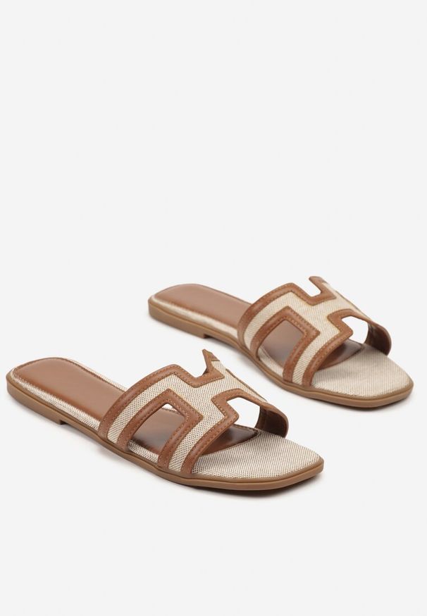Renee - Brązowe Klapki Ozdobione Geometrycznymi Wycięciami Fevirelle. Okazja: na co dzień. Kolor: brązowy. Materiał: jeans. Wzór: aplikacja, geometria. Sezon: wiosna. Styl: casual, street