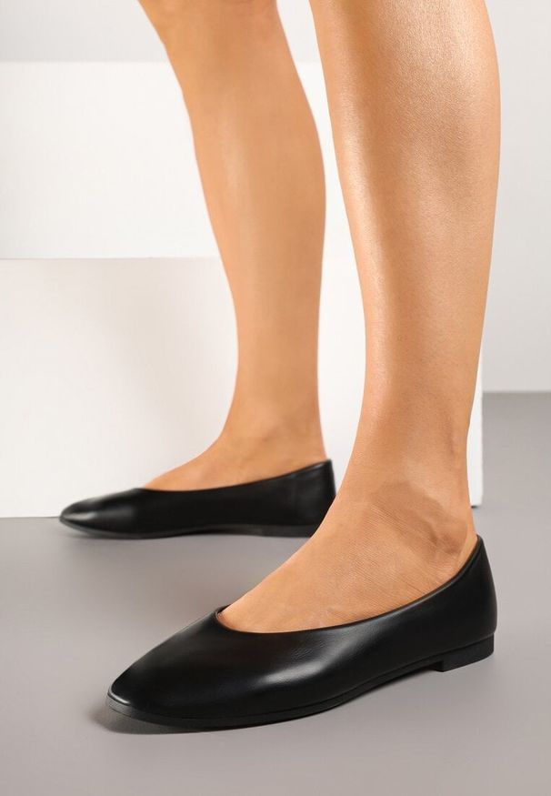 Born2be - Czarne Balerinki w Minimalistycznym Stylu Davivari. Okazja: na co dzień. Kolor: czarny. Styl: klasyczny, casual