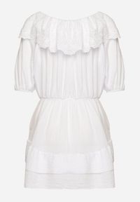 Born2be - Biała Bawełniana Sukienka z Ażurową Falbaną i Wiązaniem Univelle. Okazja: na co dzień. Kolor: biały. Materiał: bawełna. Wzór: ażurowy. Sezon: wiosna, lato. Styl: klasyczny, casual, elegancki #7