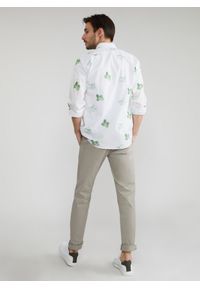 Pako Lorente - PAKO LORENTE – Biała koszula męska w zielone ryby P22SF-1X-028-B-S. Typ kołnierza: kołnierzyk klasyczny. Kolor: wielokolorowy, biały, zielony. Materiał: bawełna, elastan. Długość rękawa: długi rękaw. Długość: długie. Styl: klasyczny #5