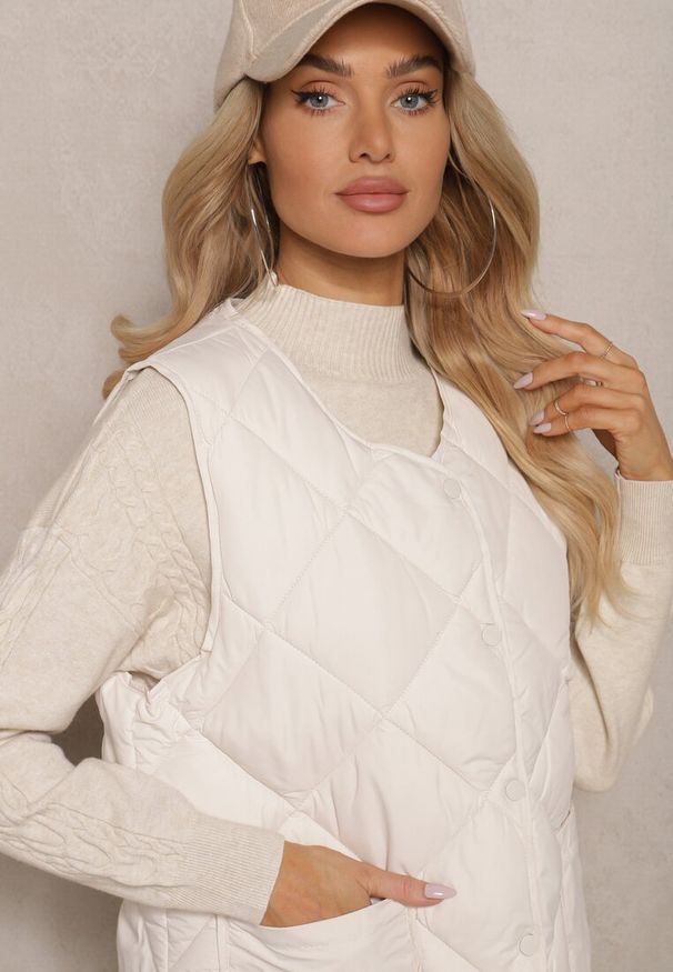 Renee - Biała Pikowana Kamizelka z Kieszonkami i Napami Azortia. Okazja: na spacer, na co dzień. Kolor: biały. Materiał: jeans. Styl: elegancki, casual