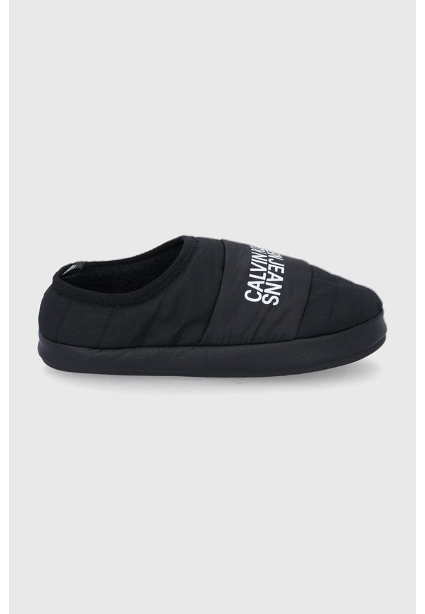 Calvin Klein Jeans - Kapcie. Kolor: czarny. Materiał: włókno, materiał, guma