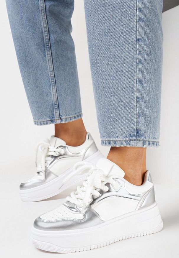 Born2be - Biało-Srebrne Sneakersy na Grubej Podeszwie z Licznymi Wstawkami na Cholewce Lairemea. Kolor: biały. Szerokość cholewki: normalna