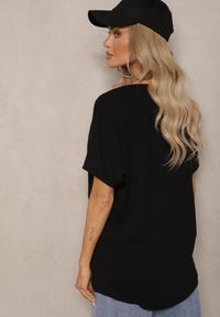 Renee - Czarny Bawełniany T-shirt Oversize z Krótkim Rękawem i Dłuższym Tyłem Zanimara. Kolor: czarny. Materiał: bawełna. Długość rękawa: krótki rękaw. Długość: krótkie #4