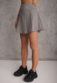 Renee - Ciemnoszare Tenisowe Spódnico-Spodenki z Elastycznego Materiału Natennia. Okazja: na co dzień. Kolor: szary. Materiał: materiał. Styl: casual, sportowy #3