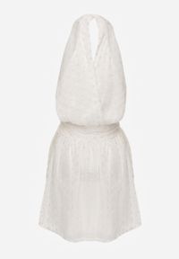 Born2be - Biała Rozkloszowana Sukienka Kopertowa Bez Rękawów Zdobiona Haftem Oretia. Okazja: na randkę, na imprezę. Typ kołnierza: dekolt kopertowy. Kolor: biały. Materiał: poliester. Długość rękawa: bez rękawów. Wzór: aplikacja, haft. Typ sukienki: kopertowe. Styl: elegancki #7