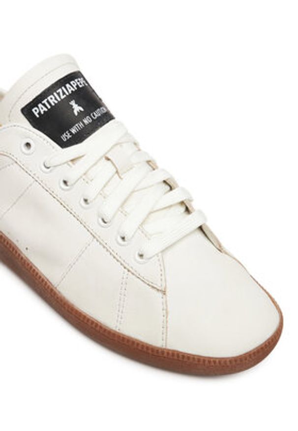 Patrizia Pepe Sneakersy 8Z0112/L150-FG37 Biały. Kolor: biały. Materiał: skóra