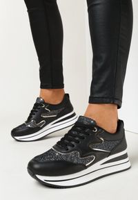 Born2be - Czarne Sneakersy na Grubej Płaskiej Podeszwie z Metalicznymi Wstawkami Redversa. Wysokość cholewki: przed kostkę. Kolor: czarny. Materiał: materiał. Szerokość cholewki: normalna #1