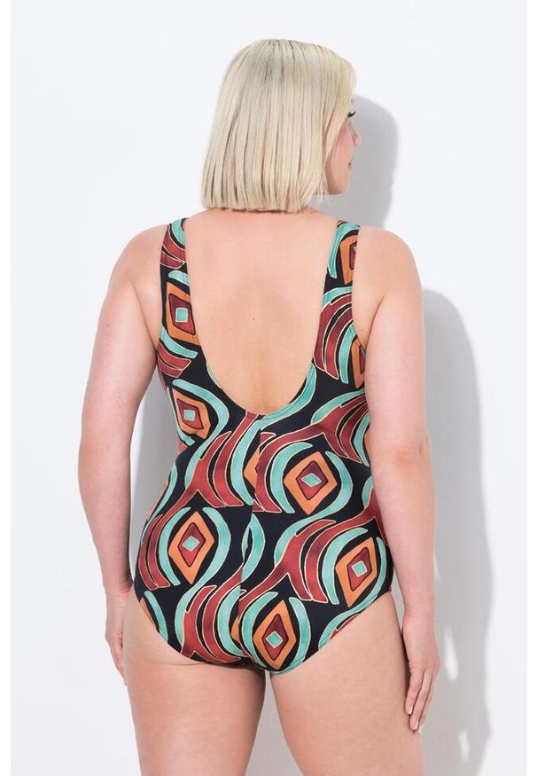 ULLA POPKEN - Damski Strój kąpielowy graficzny nadruk miękkie miseczki z recyklingu. Kolekcja: plus size. Kolor: czarny. Materiał: poliester, elastan, poliamid, materiał. Wzór: nadruk