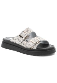 Białe Klapki Armodo Modne Obuwie Damskie. Okazja: na co dzień. Zapięcie: klamry. Kolor: złoty. Materiał: jeans. Sezon: lato. Styl: casual, wakacyjny