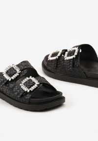 Renee - Czarne Klapki na Niskiej Platformie z Dwiema Klamerkami i Cyrkoniami Asetia. Kolor: czarny. Obcas: na platformie #4