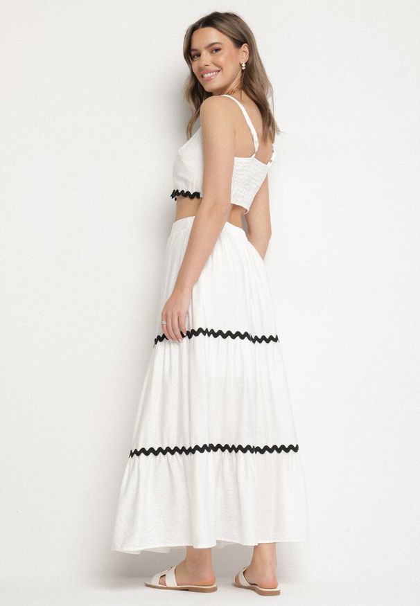 Born2be - Biały Komplet Wiskozowy Top na Ramiączkach i Rozkloszowana Spódnica Efrunelle. Kolor: biały. Materiał: wiskoza