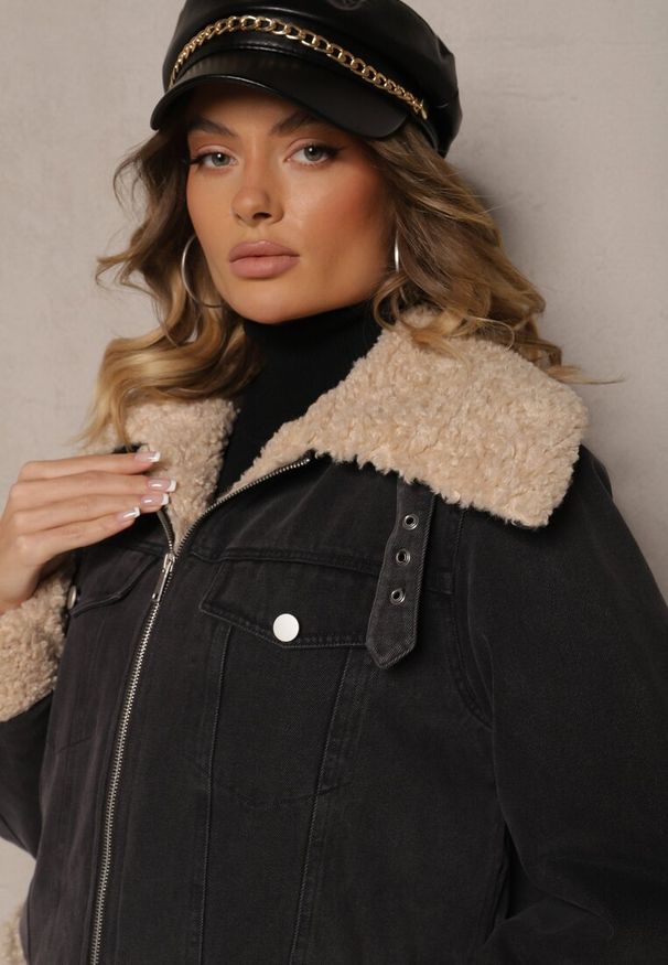Renee - Ciemnoszara Jeansowa Kurtka z Bawełną Ozdobiona Futerkiem Typu Baranek Sallessa. Okazja: na co dzień. Kolor: szary. Materiał: bawełna, futro, jeans. Wzór: aplikacja. Styl: elegancki, casual