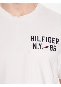 TOMMY HILFIGER - Tommy Hilfiger T-Shirt Graphic MW0MW30444 Écru Regular Fit. Materiał: bawełna #4