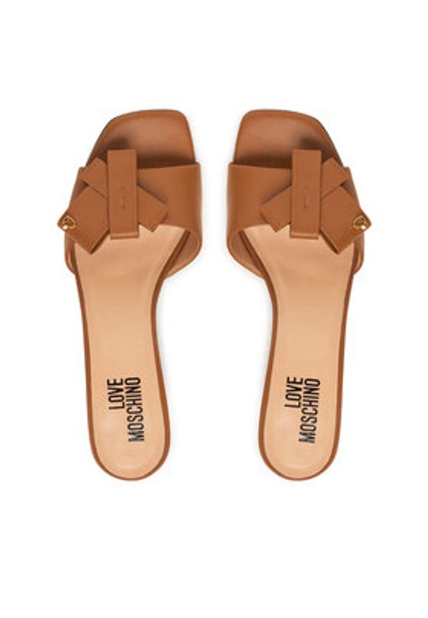 Love Moschino - LOVE MOSCHINO Klapki JA28115G0OIE0200 Brązowy. Kolor: brązowy. Materiał: skóra
