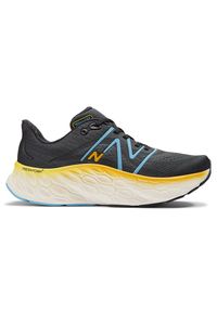 Buty męskie New Balance Fresh Foam More v4 MMORCD4 – czarne. Okazja: na co dzień. Kolor: czarny. Materiał: syntetyk. Szerokość cholewki: normalna. Sport: fitness