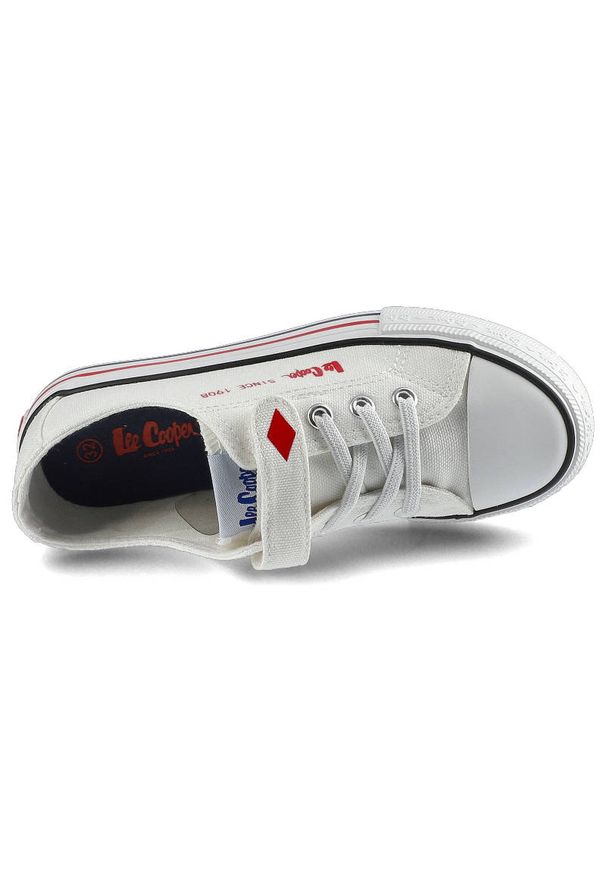 Białe Trampki Lee Cooper Dziecięce Buty Na Rzep. Okazja: na uczelnię, na spacer. Zapięcie: rzepy. Kolor: biały. Materiał: guma, materiał. Szerokość cholewki: normalna. Styl: klasyczny