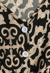 Renee - Czarno-Beżowa Sukienka z Bawełny z Trójkątnym Dekoltem i Gumką w Talii Zapinana na Guziki Lavlea. Okazja: na co dzień. Kolor: czarny. Materiał: bawełna. Długość rękawa: krótki rękaw. Sezon: lato. Typ sukienki: proste. Styl: casual, wizytowy #4