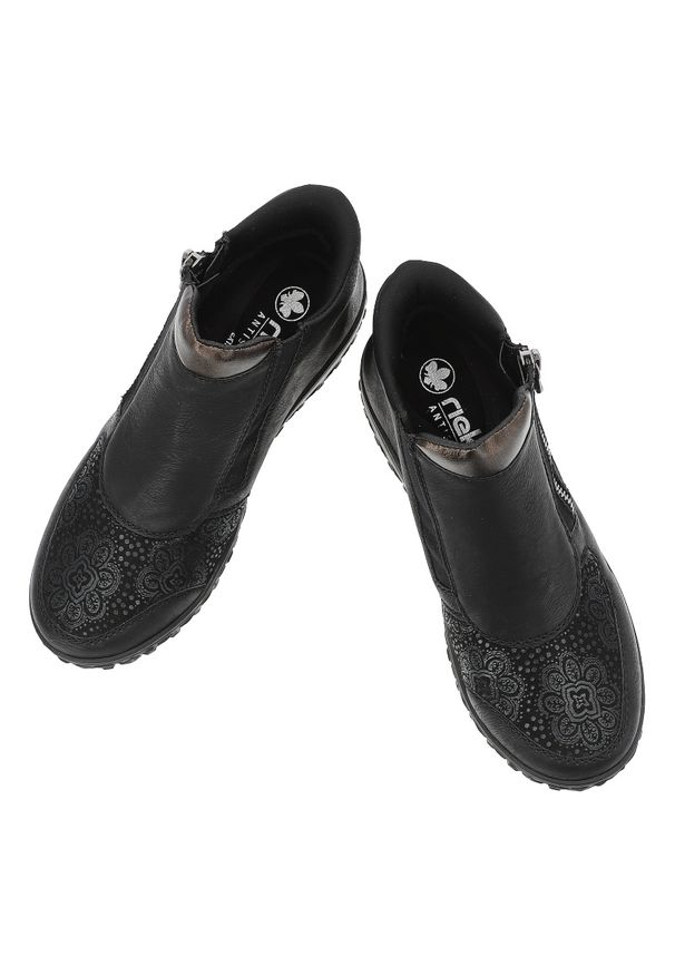 Czarne Botki Rieker Wygodne Obuwie Damskie. Okazja: na co dzień. Zapięcie: zamek. Kolor: czarny. Materiał: skóra ekologiczna, jeans. Wzór: aplikacja. Sezon: zima, jesień. Styl: casual, elegancki, klasyczny