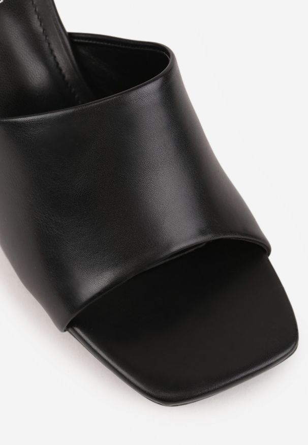 Born2be - Czarne Minimalistyczne Klapki na Słupku z Odkrytym Kwadratowym Noskiem Monaera. Okazja: na co dzień, na ślub cywilny, na wesele. Kolor: czarny. Wzór: gładki. Obcas: na słupku. Styl: casual, elegancki