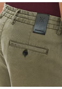 Pako Lorente - PAKO LORENTE – Zielone gładkie szorty męskie. Okazja: na co dzień. Kolor: zielony. Długość: krótkie. Wzór: gładki. Sezon: lato. Styl: casual #2