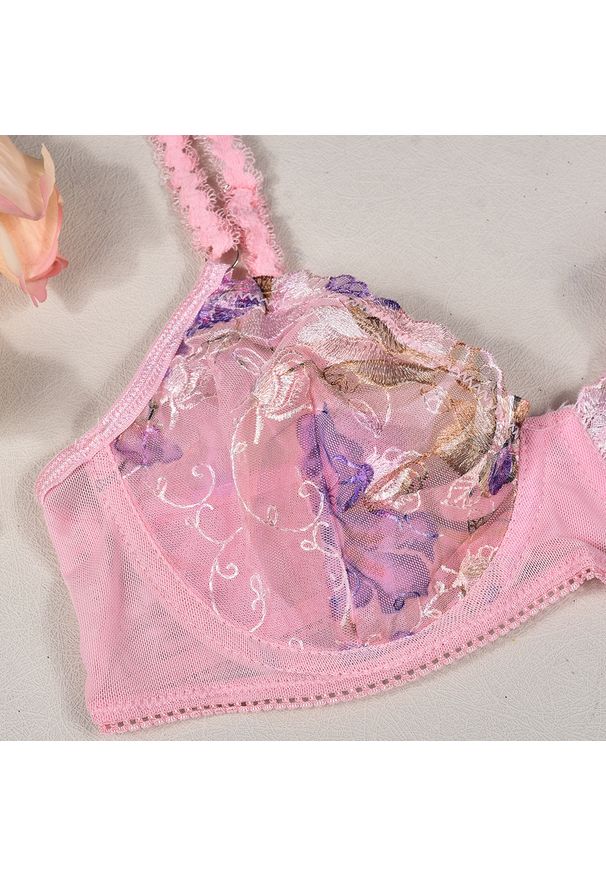 Intica - Komplet bielizny czteroczęściowy z eleganckim biustonoszem i majtkami Catharina. Kolor: różowy. Materiał: materiał. Wzór: aplikacja