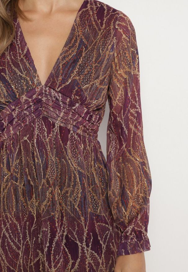 Born2be - Fioletowa Rozkloszowana Sukienka z Przezroczystego Materiału Zwężana pod Biustem Evandrella. Okazja: na co dzień. Kolor: fioletowy. Materiał: materiał. Typ sukienki: rozkloszowane, proste. Styl: casual, elegancki