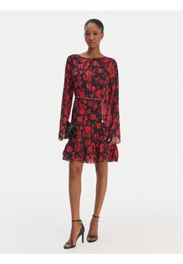 Guess Sukienka codzienna W6RK37 WJ712 Czerwony Regular Fit. Okazja: na co dzień. Kolor: czerwony. Materiał: syntetyk. Typ sukienki: proste. Styl: casual