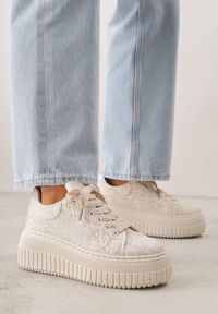 Born2be - Beżowe Sneakersy na Grubej Tłoczonej Platformie Ozdobione Brokatem i Koronką Zellysh. Okazja: na co dzień. Kolor: beżowy. Materiał: koronka. Wzór: aplikacja, koronka. Obcas: na platformie #1