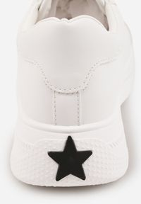 Renee - Białe Sneakersy VICES Ozdobione Gwiazdą i Błyszczącą Wstawką Oranatta. Okazja: na co dzień. Kolor: biały. Materiał: jeans. Wzór: aplikacja #8