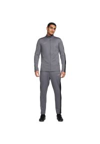 Dres Nike Nike Academy, Mężczyźni. Kolor: szary. Materiał: dresówka. Sport: fitness