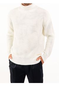 Takeshy Kurosawa Sweter "Dolcevita" | 83062 | Dolcevita Sfumata | Mężczyzna | Biały, Szary. Okazja: na co dzień. Typ kołnierza: golf. Kolor: biały, szary, wielokolorowy. Materiał: wełna, akryl. Wzór: aplikacja. Styl: casual #3