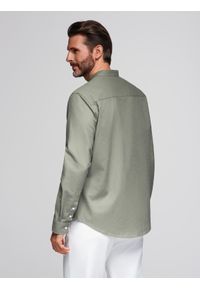 Ombre Clothing - Męska koszula lniana ze stójką i kieszenią REGULAR FIT – khaki V6 OM-SHCS-0161 - XXL. Okazja: na co dzień. Typ kołnierza: kołnierzyk stójkowy. Kolor: brązowy. Materiał: len. Długość rękawa: długi rękaw. Długość: długie. Sezon: lato, wiosna. Styl: casual #7
