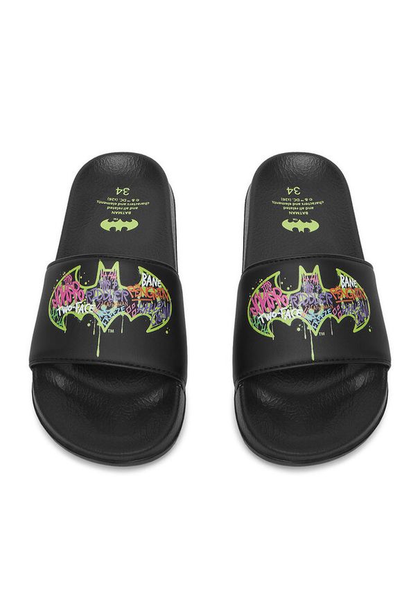 Klapki Batman. Kolor: czarny. Wzór: motyw z bajki