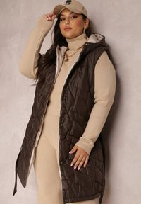 Renee - Brązowa Kamizelka Pikowana z Paskiem Maasho. Okazja: na co dzień. Kolekcja: plus size. Kolor: brązowy. Materiał: jeans, materiał. Długość rękawa: długi rękaw. Długość: długie. Wzór: jednolity, gładki, aplikacja. Styl: casual