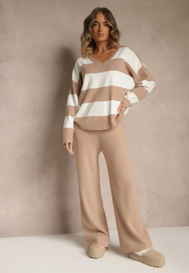 Renee - Beżowy Komplet z Dzianiny Spodnie Wide Leg i Sweter w Szerokie Pasy Falorella. Kolor: beżowy. Materiał: dzianina