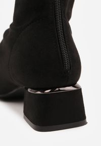 Born2be - Czarne Botki Vices z Imitacji Zamszu na Klockowym Obcasie z Aplikacją i Skarpetkową Cholewką Ravite. Okazja: na co dzień, na spotkanie biznesowe, do pracy. Kolor: czarny. Materiał: zamsz. Szerokość cholewki: normalna. Wzór: aplikacja. Obcas: na obcasie. Styl: casual, biznesowy, elegancki, klasyczny. Wysokość obcasa: średni #3