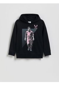 Reserved - Bluza z kapturem Messi - czarny. Typ kołnierza: kaptur. Kolor: czarny. Materiał: bawełna, dzianina #1